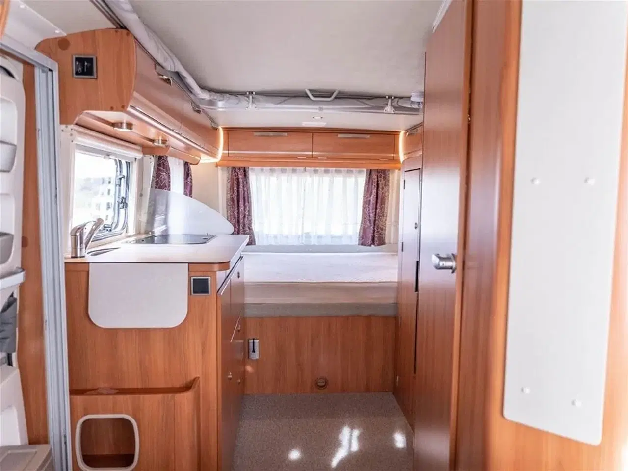 Billede 3 - 2019 - Hymer Eriba Touring Troll 535 GT   Yderst velholdt vogn med hævetag og meget udstyr