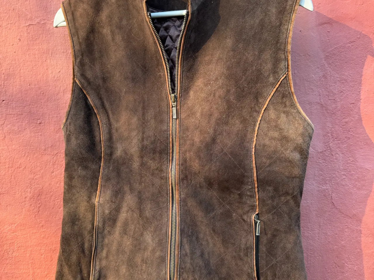 Billede 1 - Ruskindsvest til kvinde - Härkila