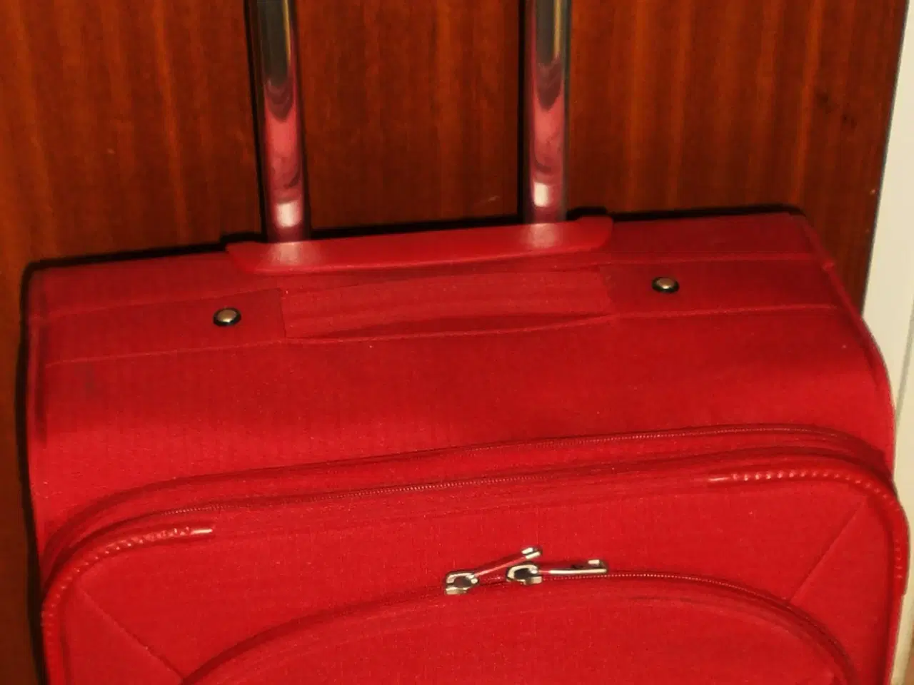 Billede 5 - Ny Rød Kuffert Sælges