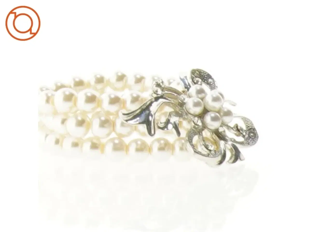 Billede 2 - Perlearmbånd med blomsterdetalje (str. Ø 5 cm)