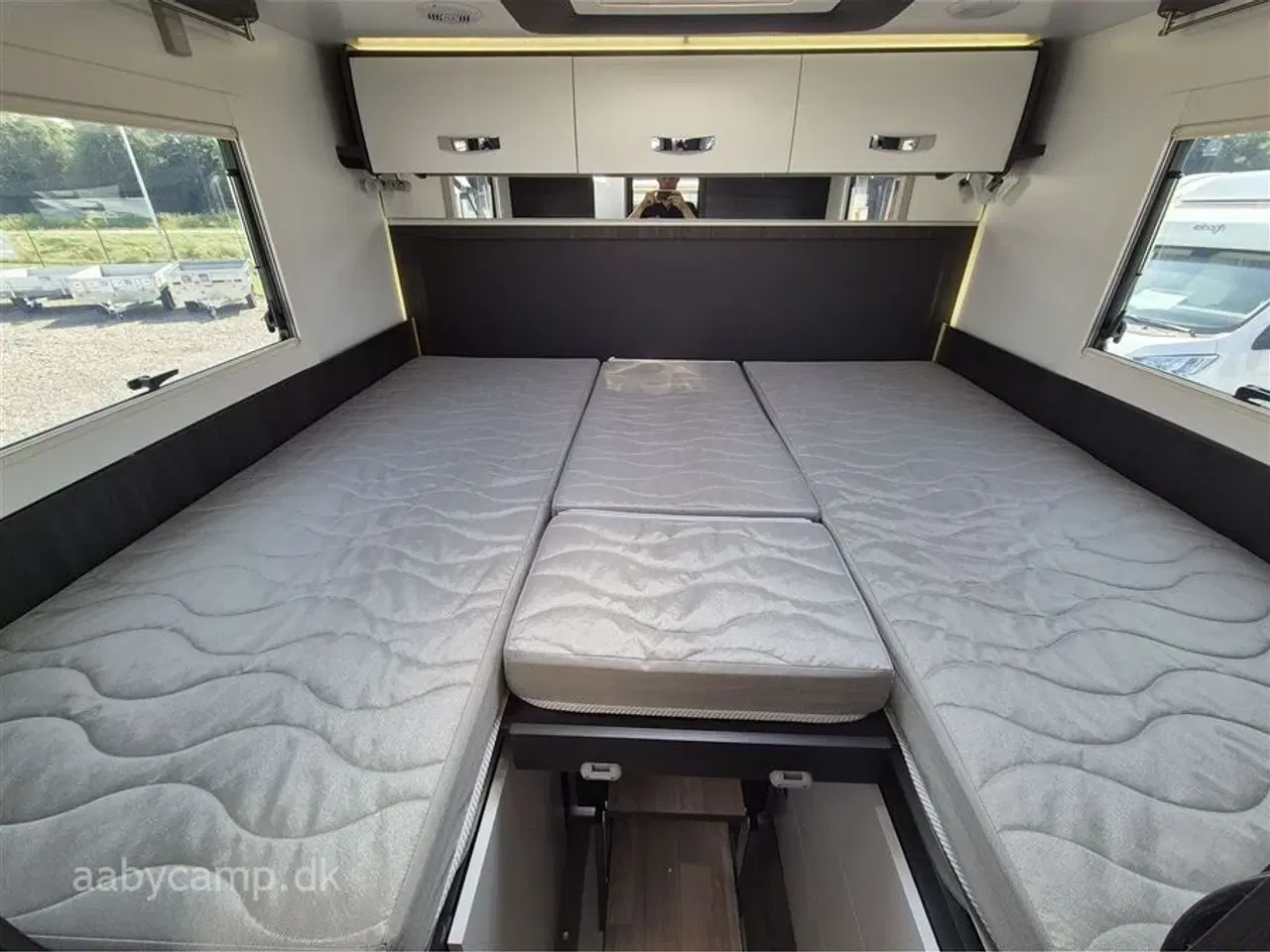 Billede 19 - 2024 - Benimar Mileo 268   NK Pakke. Automatgear. solceller. markise. 200 Ah Lithium Batteri. 2000w inverter. Maxfann. kun 16,000 km. den har fået en omgang ceramic coating så den er nem at holde.