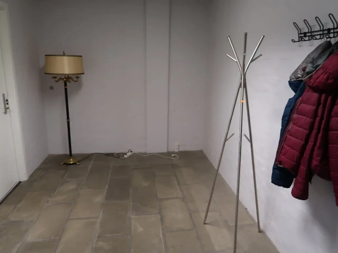 Billede 1 - Stumtjener samt bordlampe