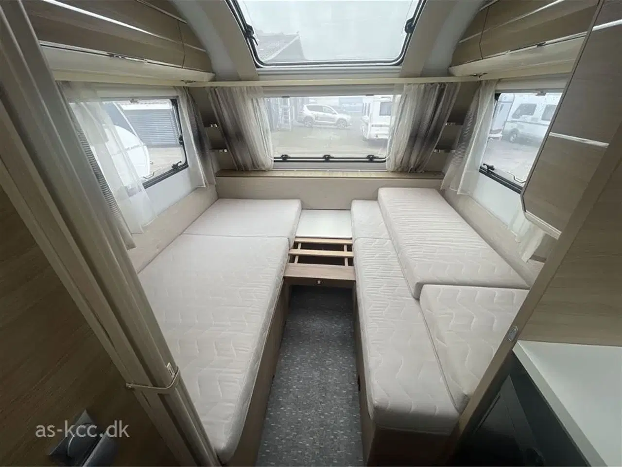 Billede 7 - 2015 - Adria Adora 492 LU   Adria Adora 492 LU årgang 2015 Incl mover, posemarkise 5 sovepladser, 4 siddepladser