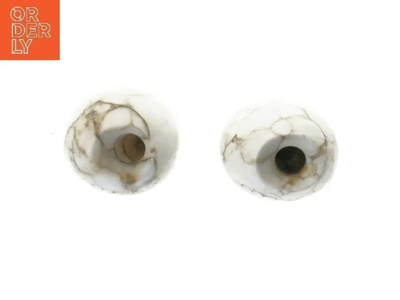 Billede 2 - To marmorvaser med blomstermotiv (str. 2 stk 17 cm)