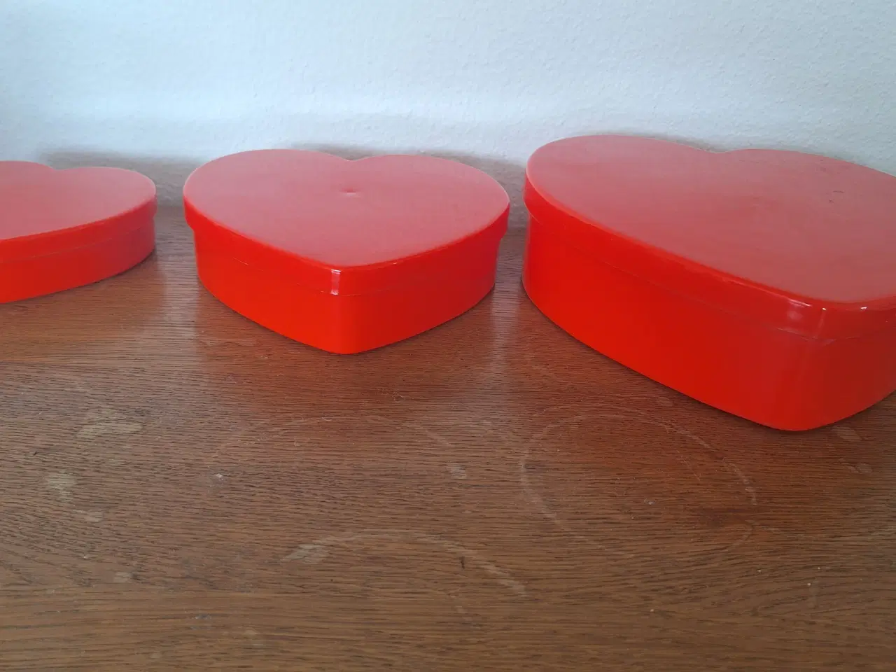 Billede 2 - 3 hjerteformet dåser af plastik
