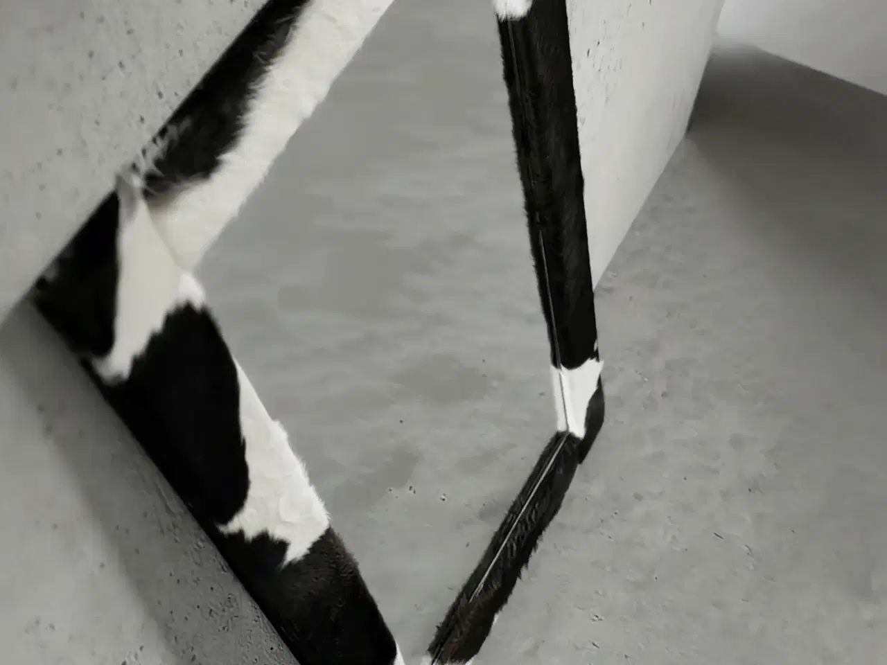 Billede 5 - Spejl med kantbetrukket koskind