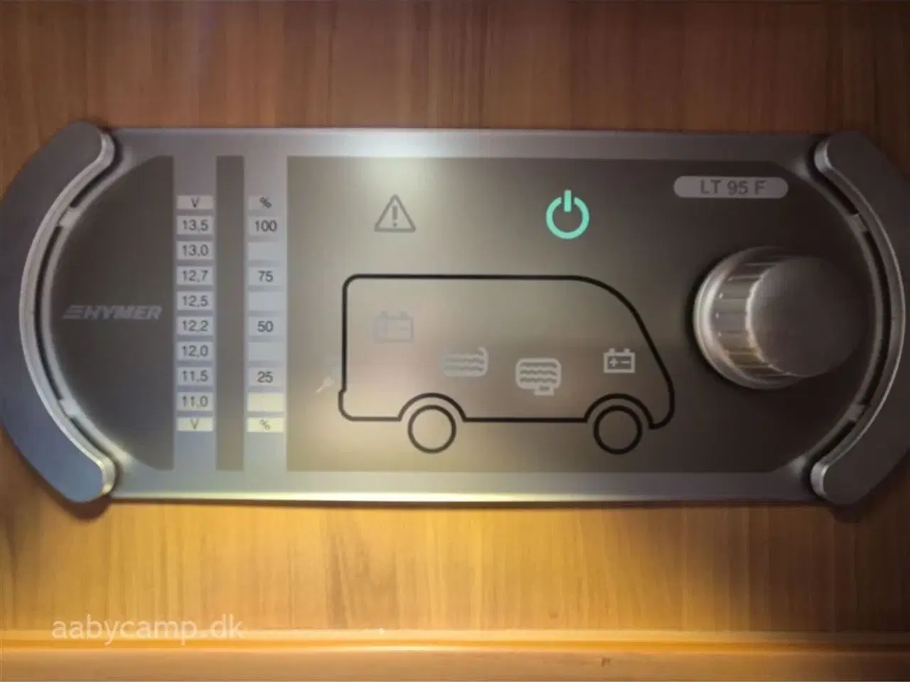 Billede 25 - 2015 - Hymer B 698   Automatgear. solceller. 200Ah Lithium batteri. 2000w Inverter. luftundervogn. hydrauliske støtteben. elektrisk markise. elektrisk indgangstrin. Queensbed. Kun 68,000 Km !!!