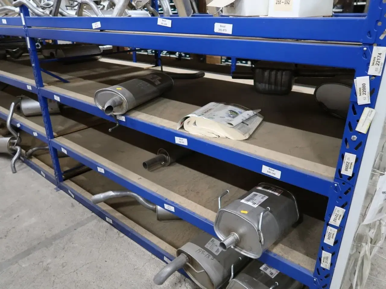 Billede 2 - Indhold i lagerreol