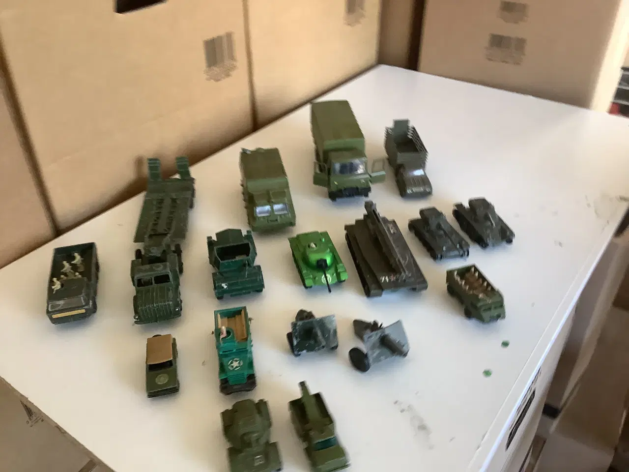 Billede 2 - 16 vintage militær-køretøjer. Dinky, Matchbox m.m.