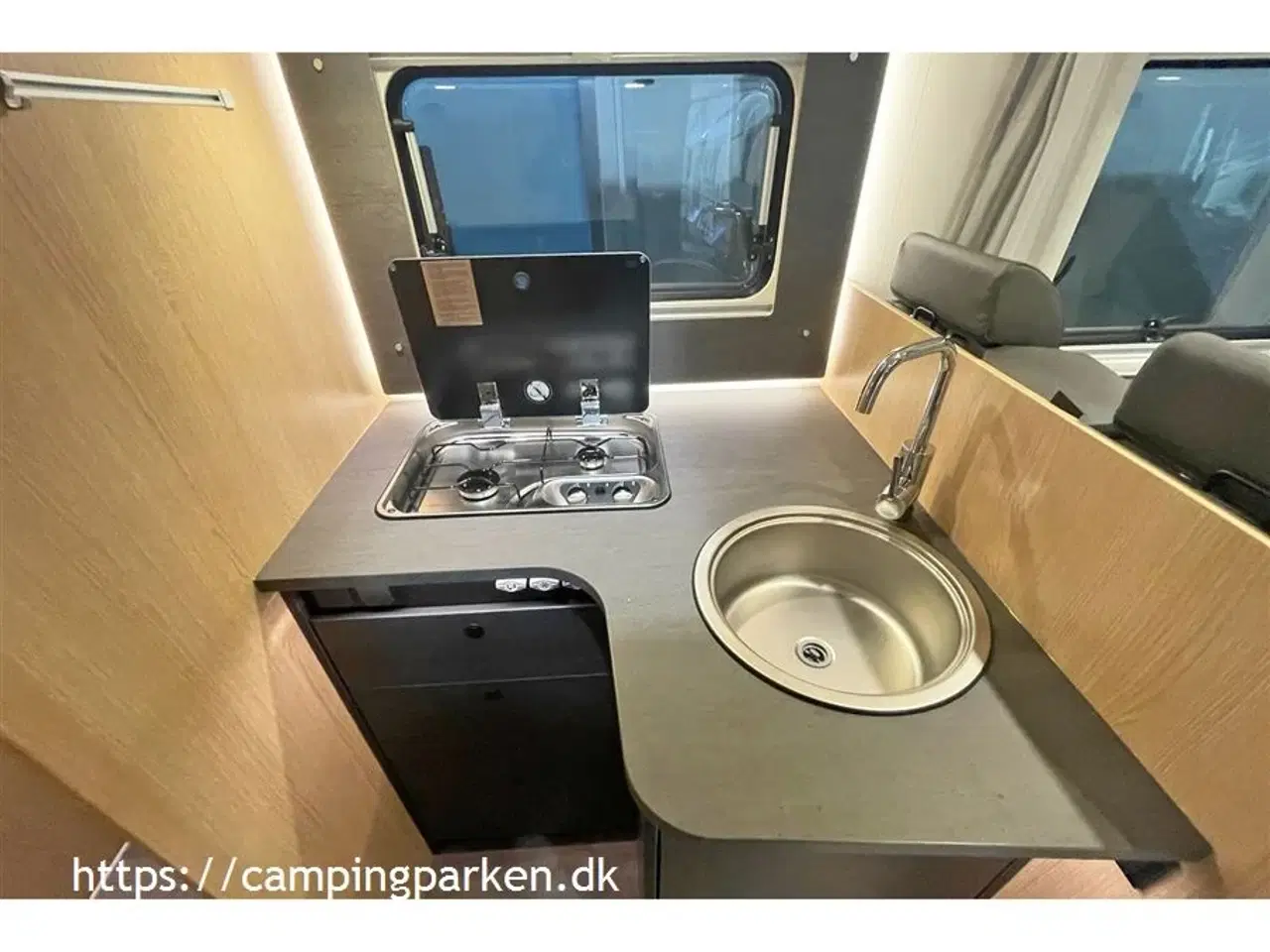 Billede 9 - 2024 - SunLight T 68 Adventure Edition Sunlights mest solgte, med hæve-/sænkeseng og meget udstyr