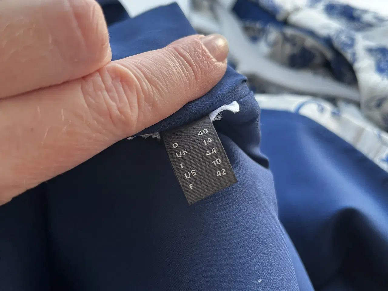 Billede 2 - Blåmønstret kjole