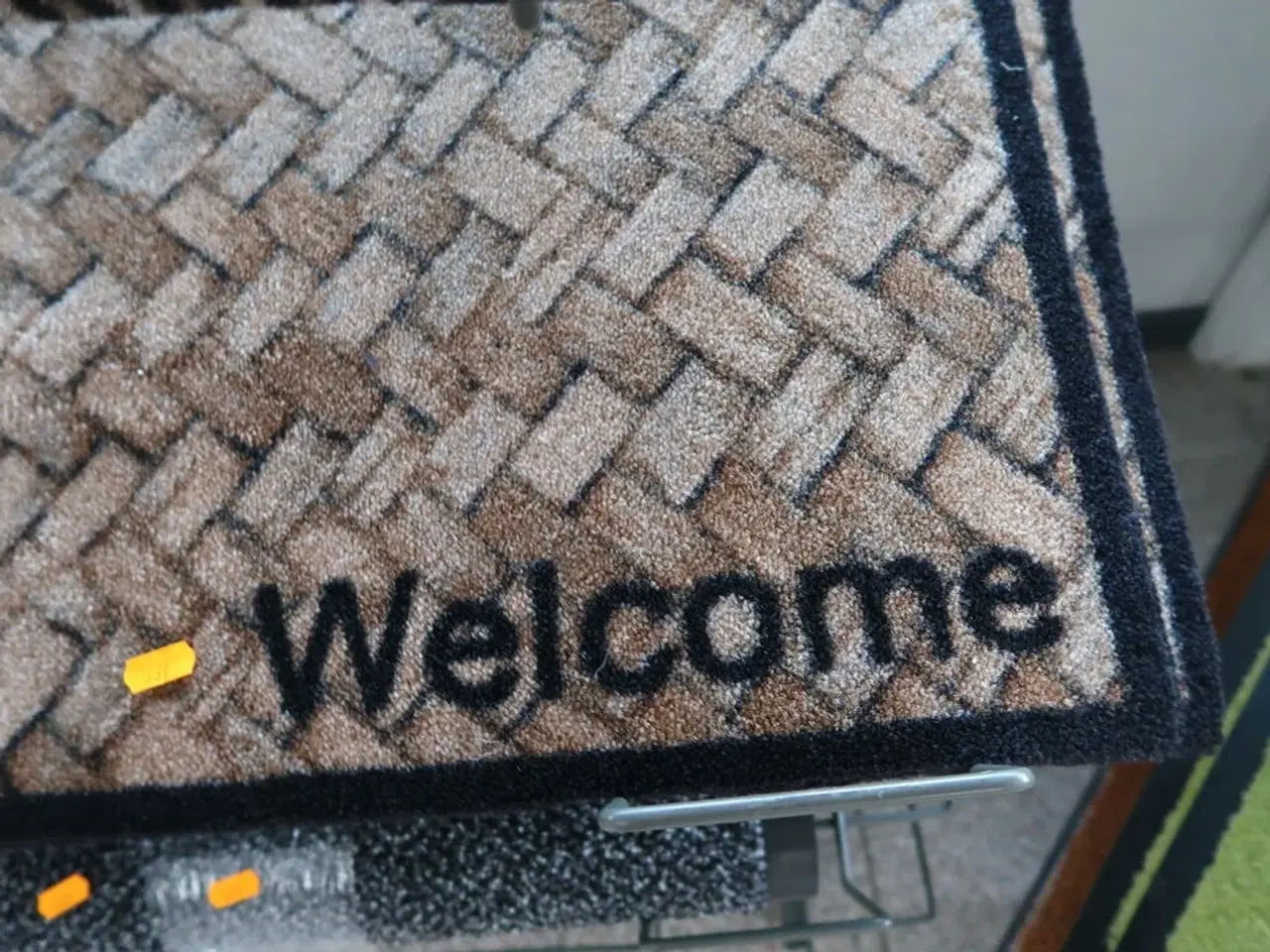 Billede 4 - Hylde med dørmåtter