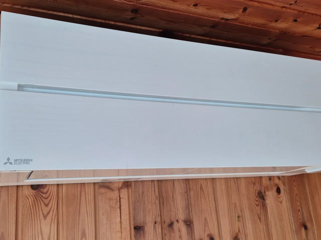 Billede 4 - Ældre skabe, vandvarmer og varmepumpe