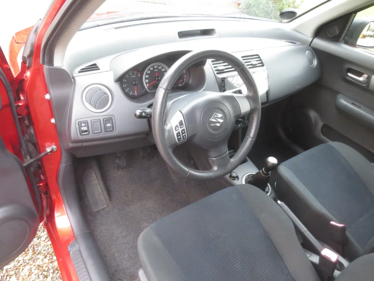 Billede 17 - Pæn Suzuki Swift 1.3 i Synet 2025. 