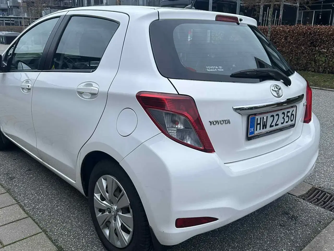 Billede 2 - Toyota Yaris 1,0 VVT-i T2 Touch - LAV KM