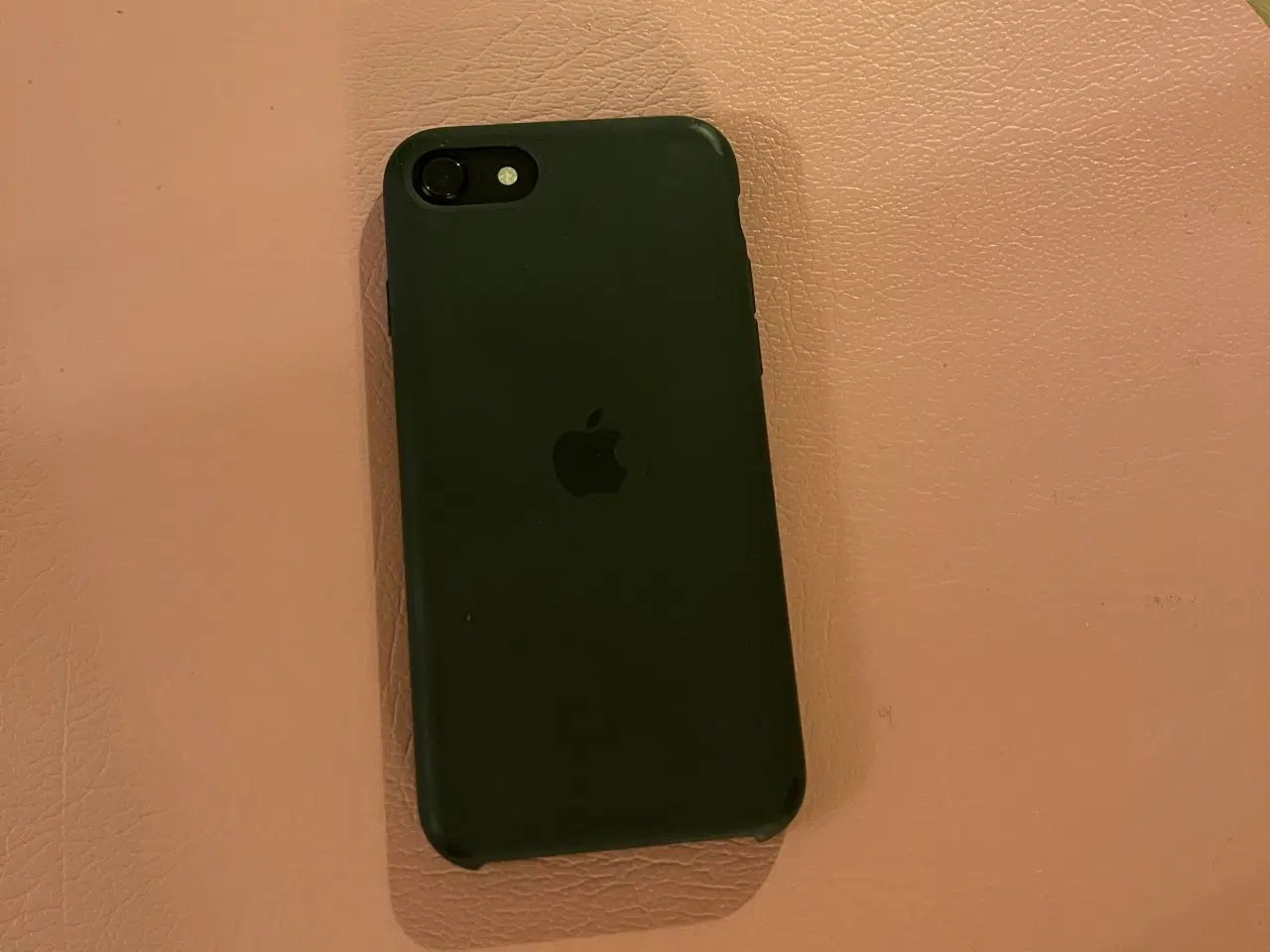 Billede 2 - Velholdt iPhone SE (2.gen)