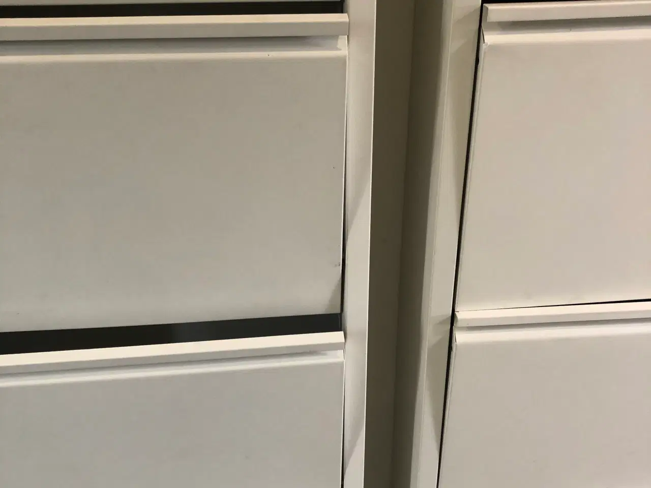 Billede 5 - skoskabe i hvid metal med 5 skuffer