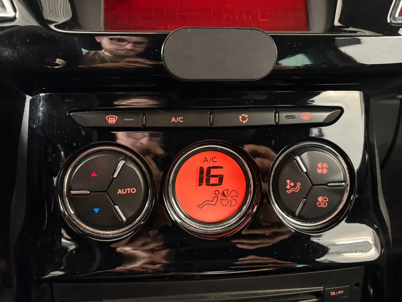 Billede 9 - Citroën DS3 1,6 e-HDi Style 92HK 3d