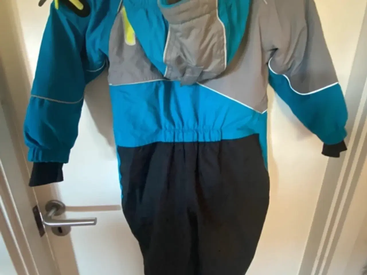 Billede 3 - Koin flyverdragt str 3/4 år