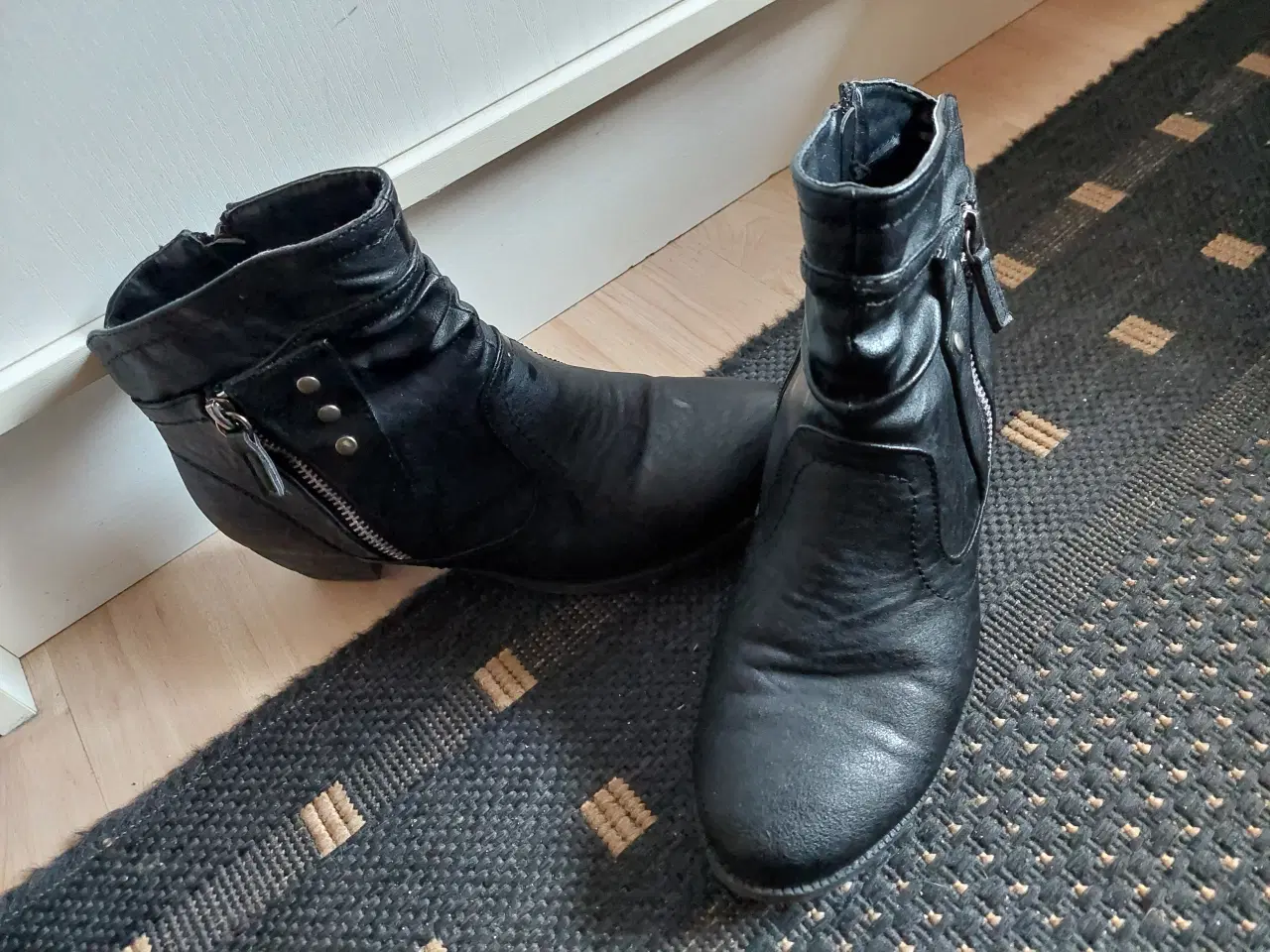 Billede 1 - Pæn Kort Støvle fra Luce str 38