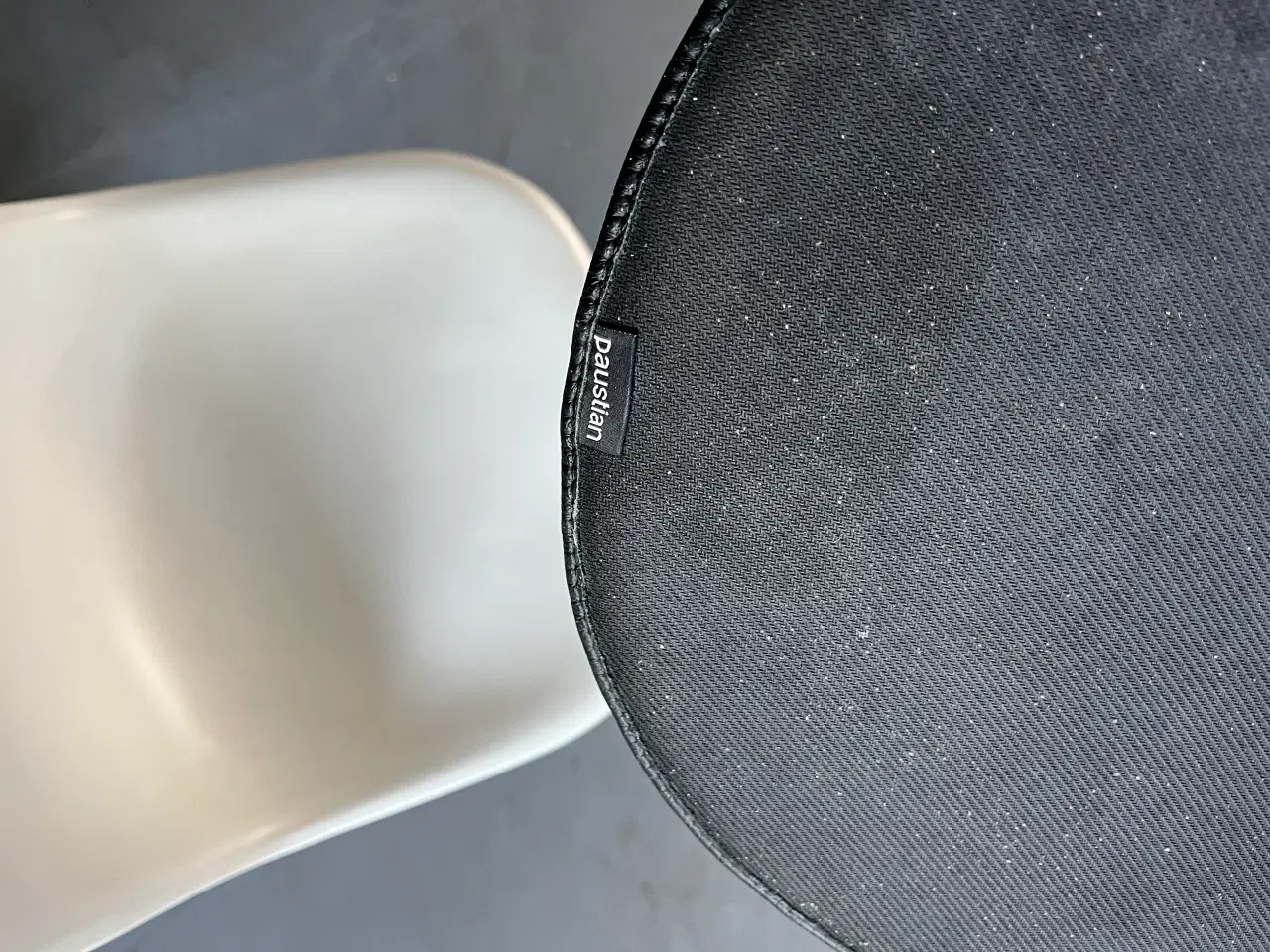 Billede 4 - Eames stol 4 stk ( pris for alle 4)