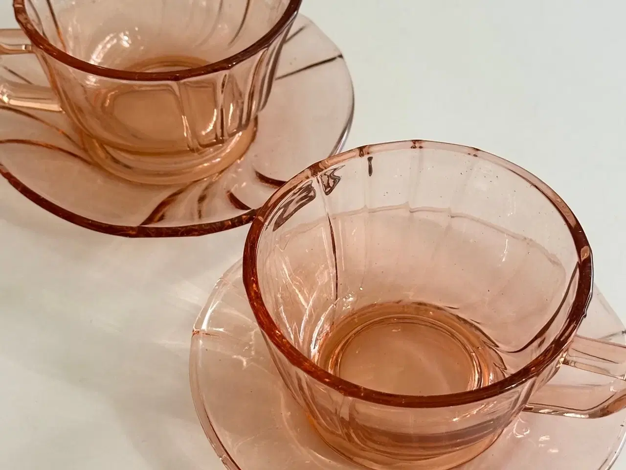 Billede 3 - Rosa glaskop m underkop, 2 sæt samlet