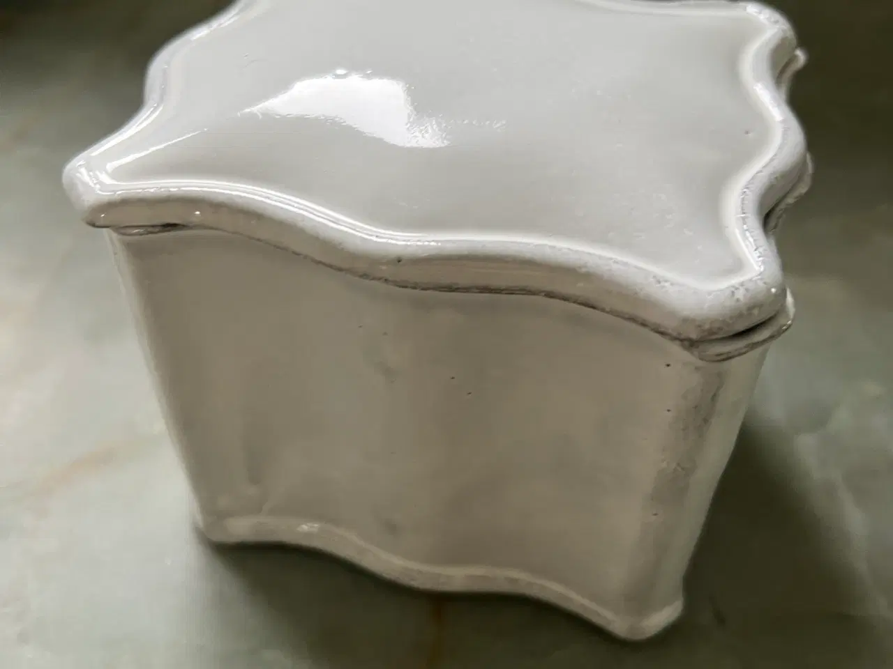 Billede 2 - Astier de Villatte æske med låg