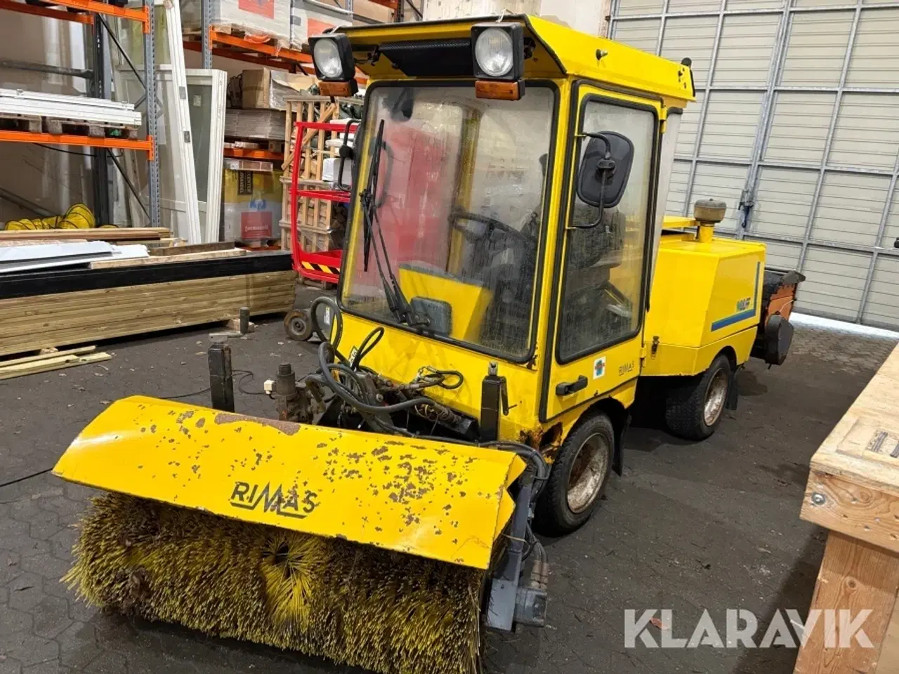 Billede 1 - Redskabsbærer Rimas / Wulff W400 - med kost og Saltspreder