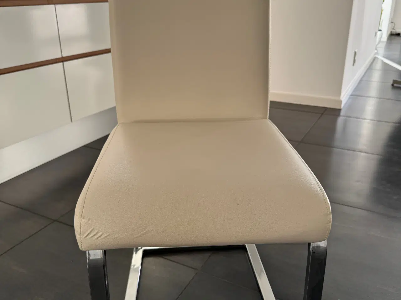 Billede 5 - Glas spisebord og 8 stk stole, sæt eller separat