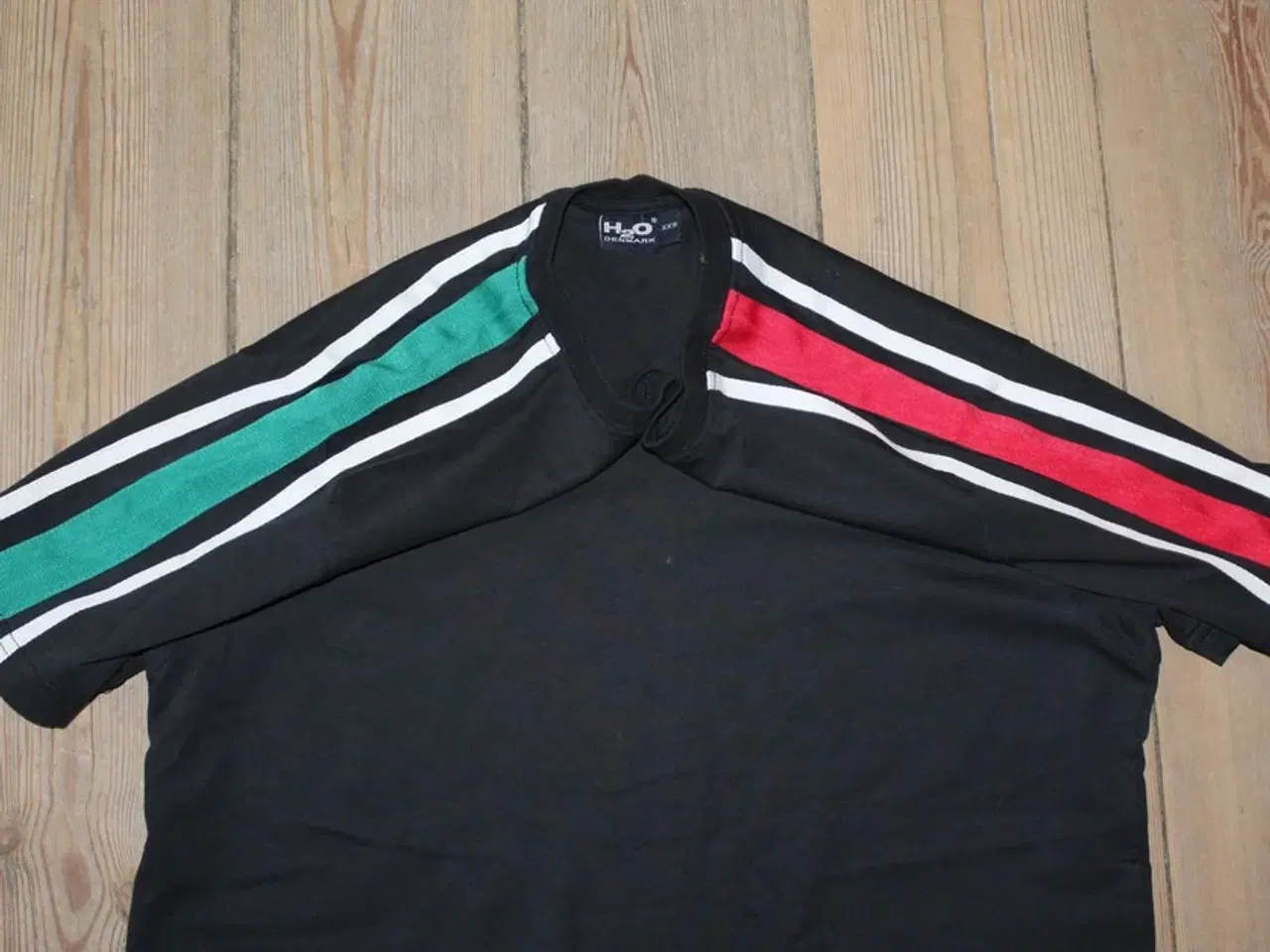 Billede 2 - Fin t-shirt fra H2O i str XXS