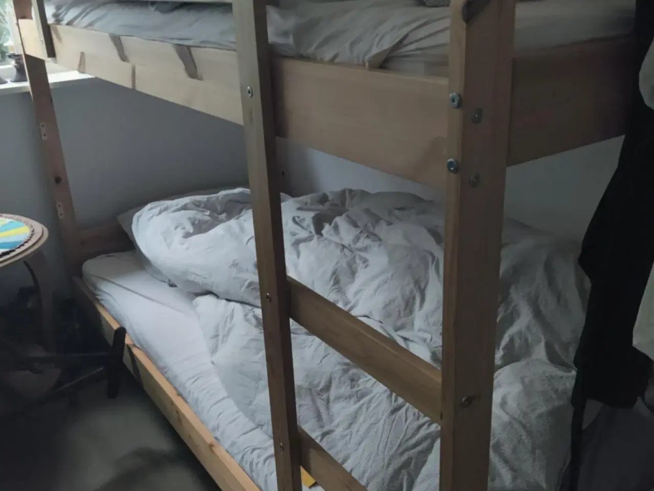 Billede 2 - IKEA Mydal køjeseng – solid og pladsbesparende løs