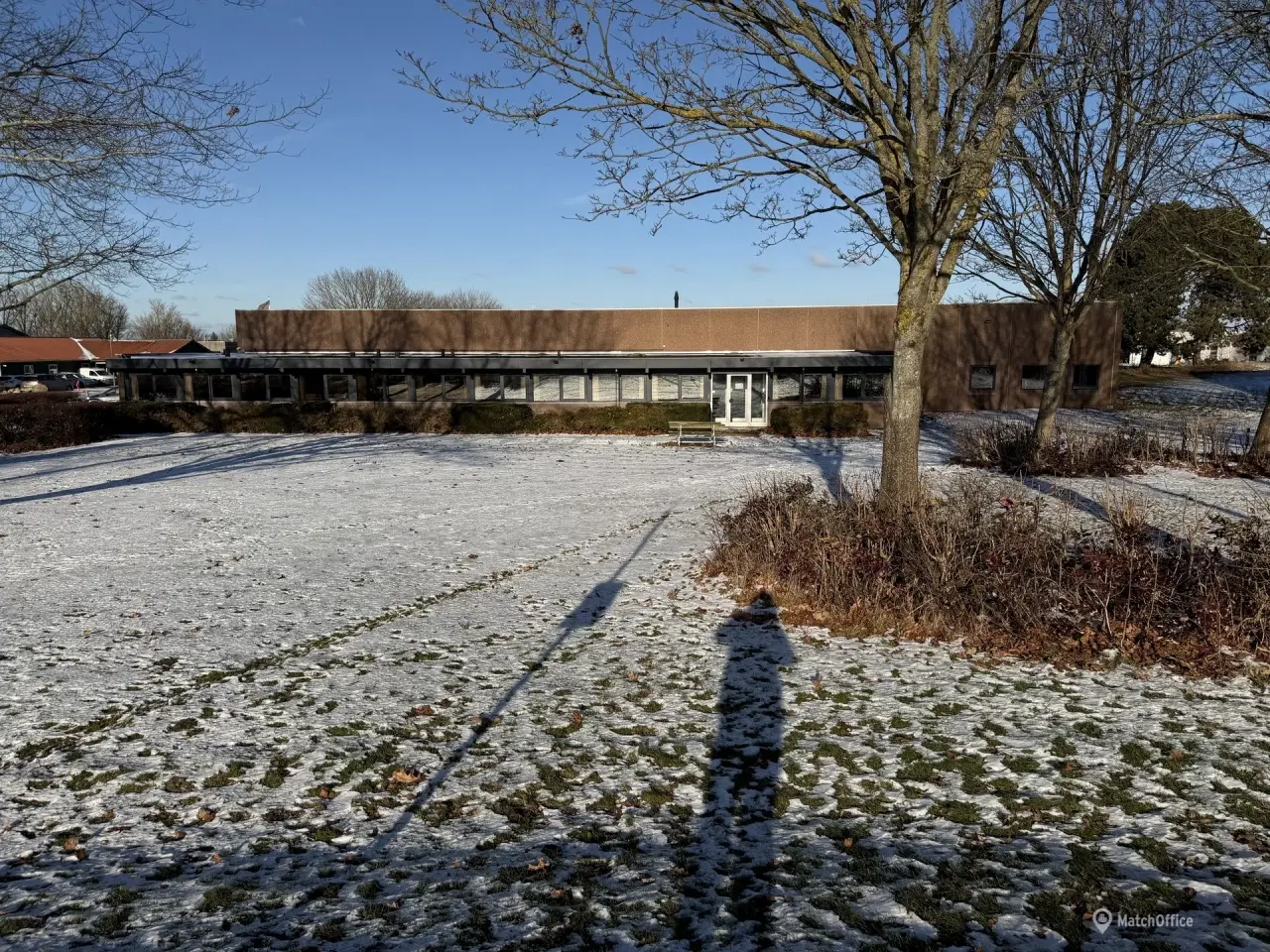 Billede 1 - Centralt beliggende 305 m2 kontorer og lager med grøn park udlejes i Jyllinge