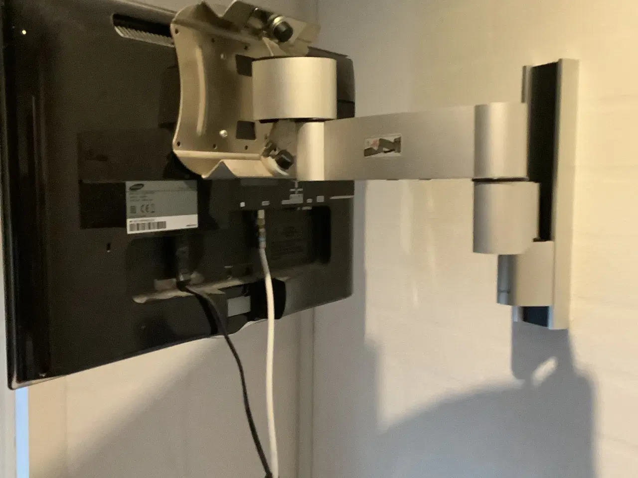 Billede 3 - TV 24 “ fjernsyn med ophængbeslag