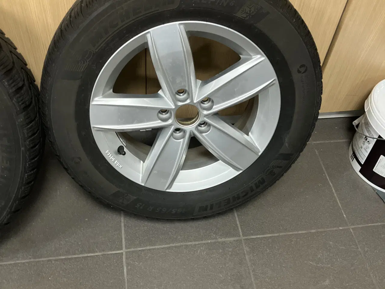 Billede 5 -  Orginale Vw alufælge 5 x 100 med Vinterdæk 