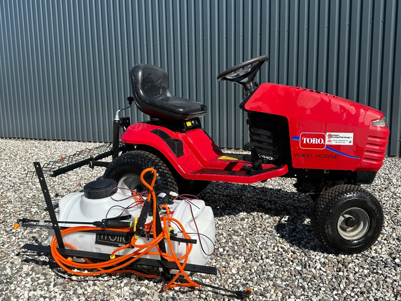 Billede 1 - Toro Havetraktor med sprøjte og Rive