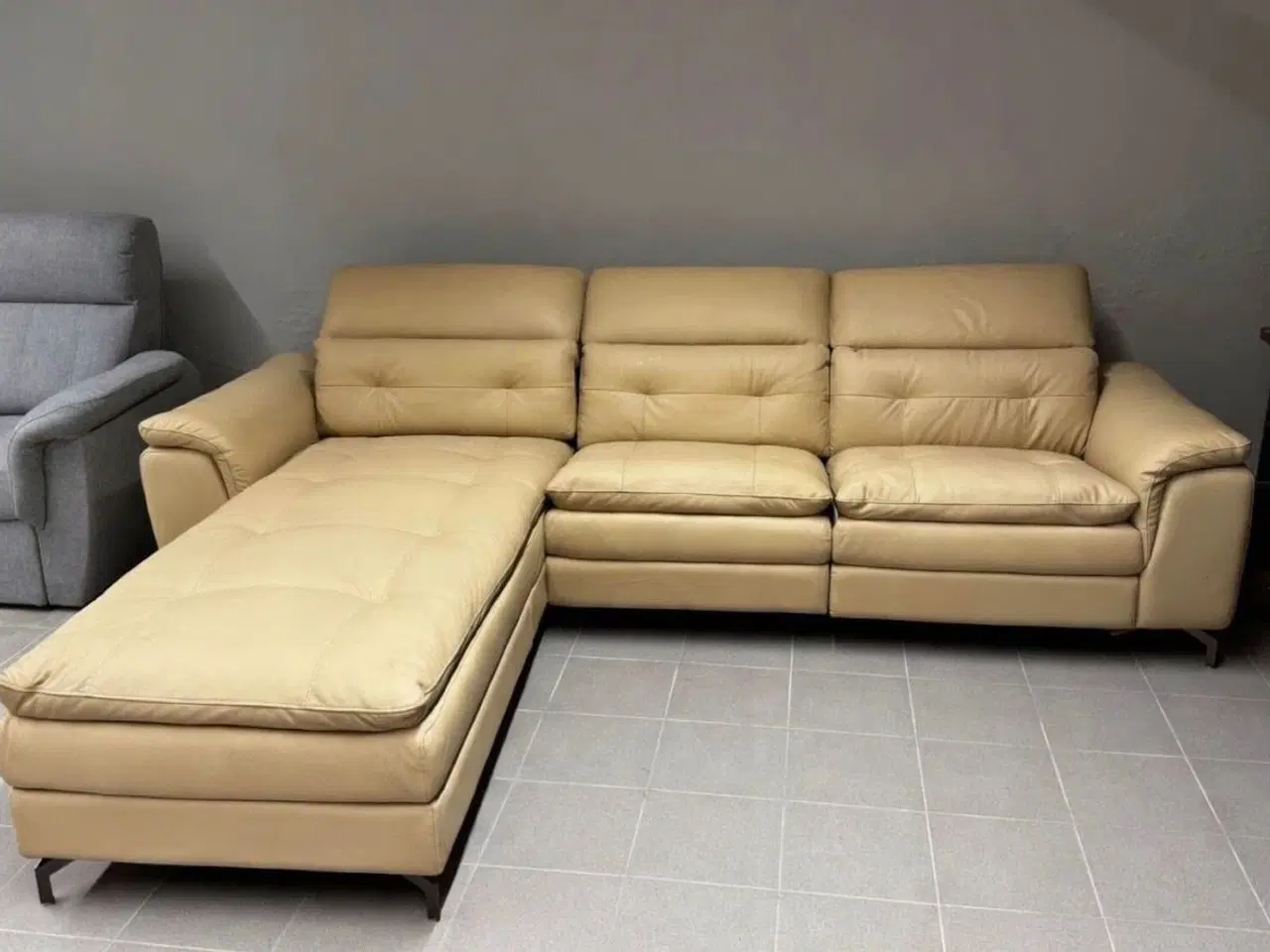 Billede 1 - Hjørnesofa læder beige med chaiselong