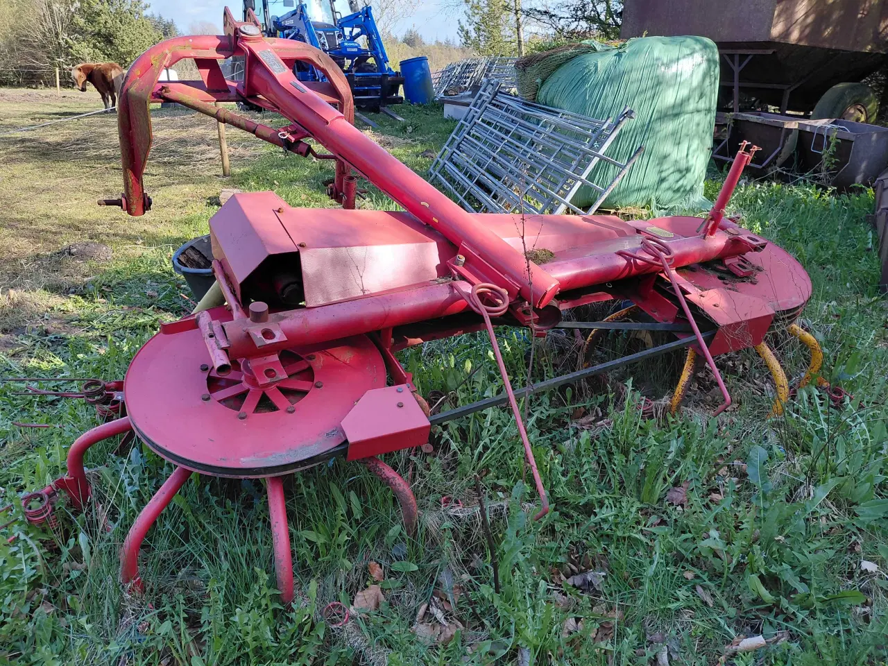 Billede 4 - Ford 4000, redskaber og kornvogne