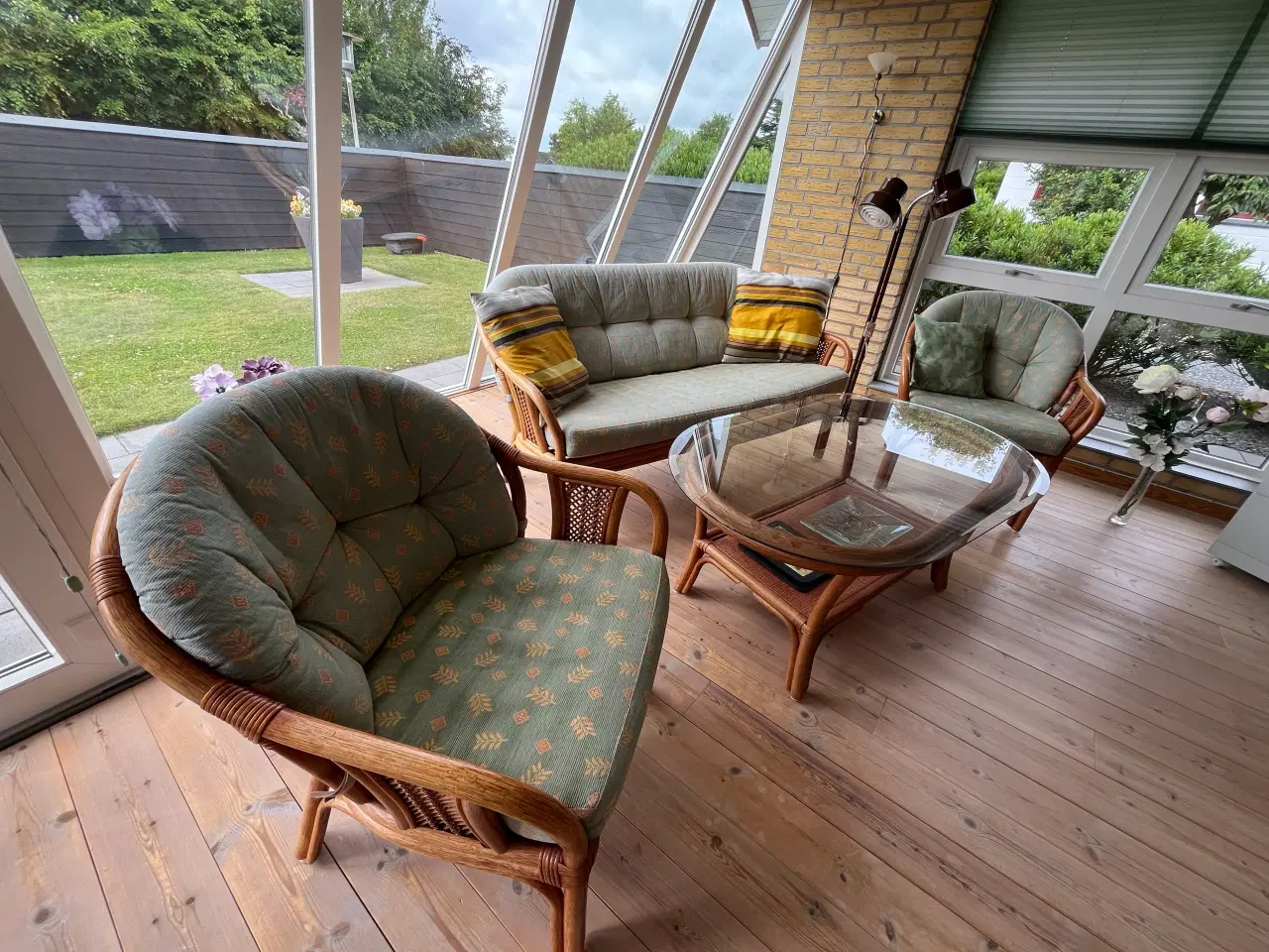 Billede 2 - Kurvemøbelsæt glasbord, sofa og 2 stole