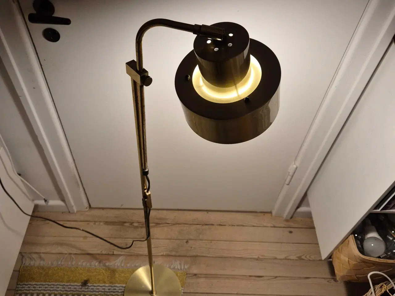 Billede 6 - Elegant og praktisk gulvlampe i messing