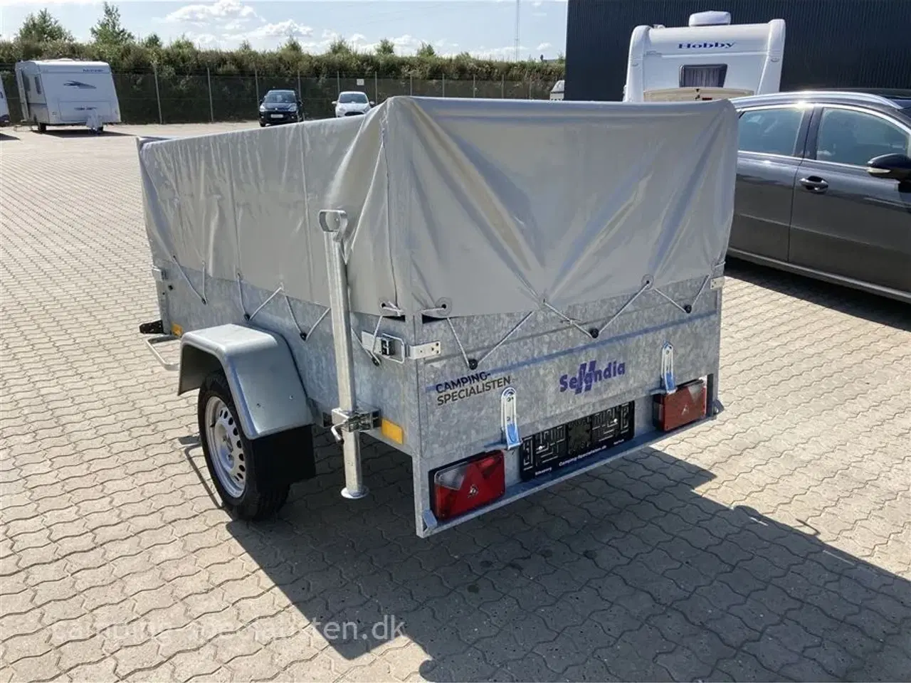 Billede 3 - 2024 - Selandia Boro Majster 7520U 500/750 kg   flot multi-multifunktionel trailer til have og andet hobby brug med gittersider, pressening. kan ses hos Camping-Specialisten