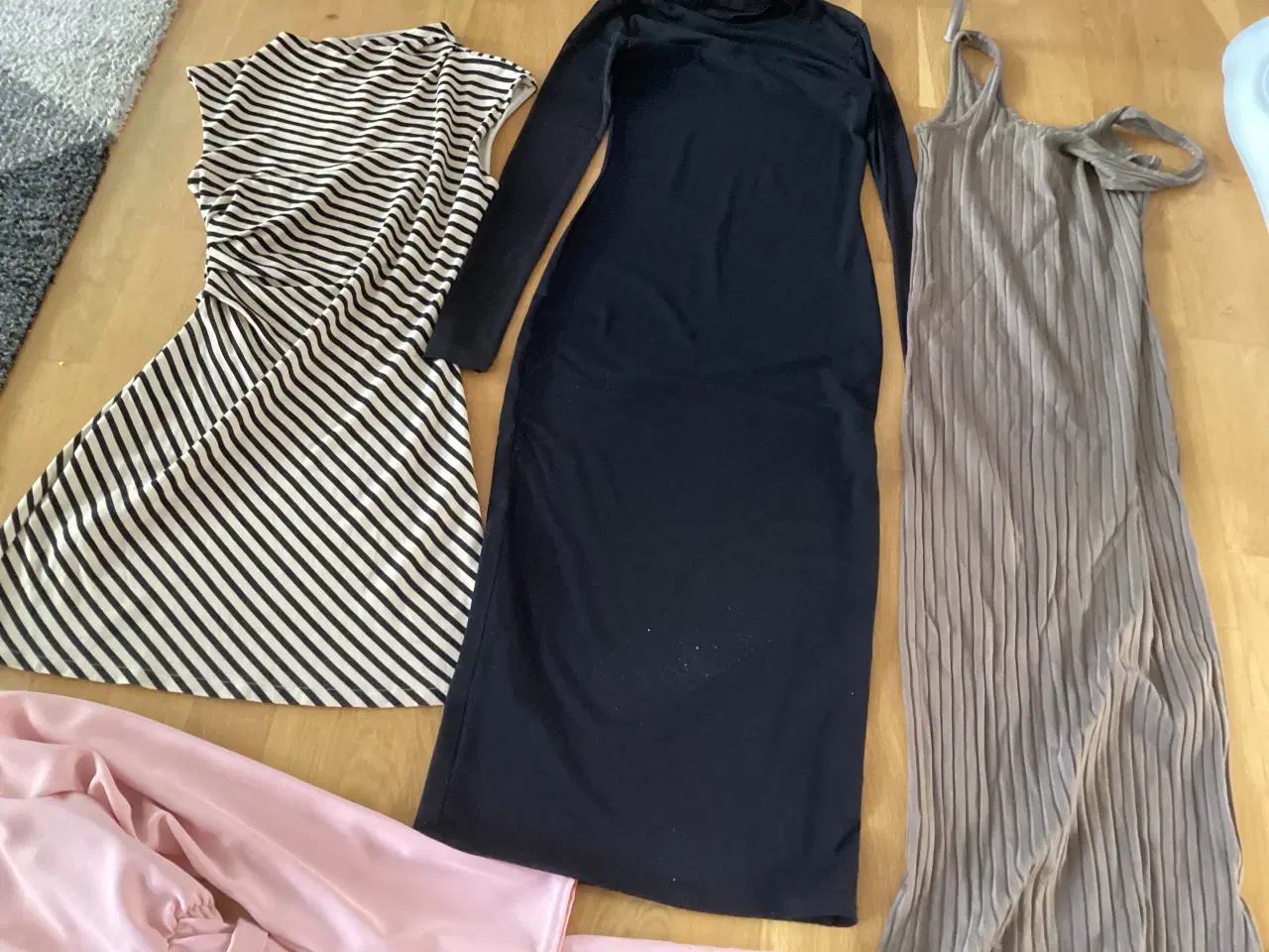 Billede 2 - Pige/dame kjolepakke. 