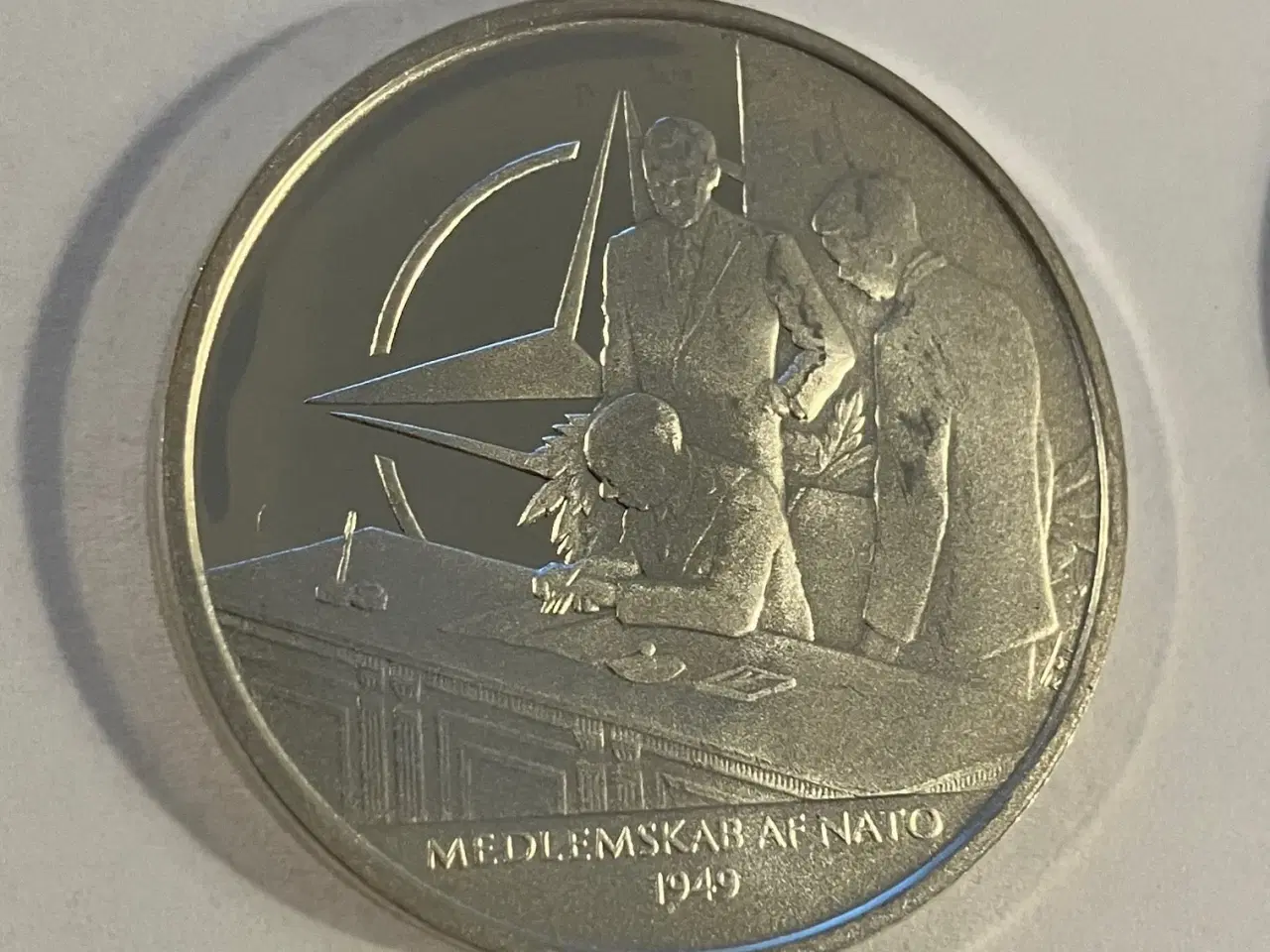 Billede 1 - Medlemskab af NATO 1949 - Danmarks Historie Sølv