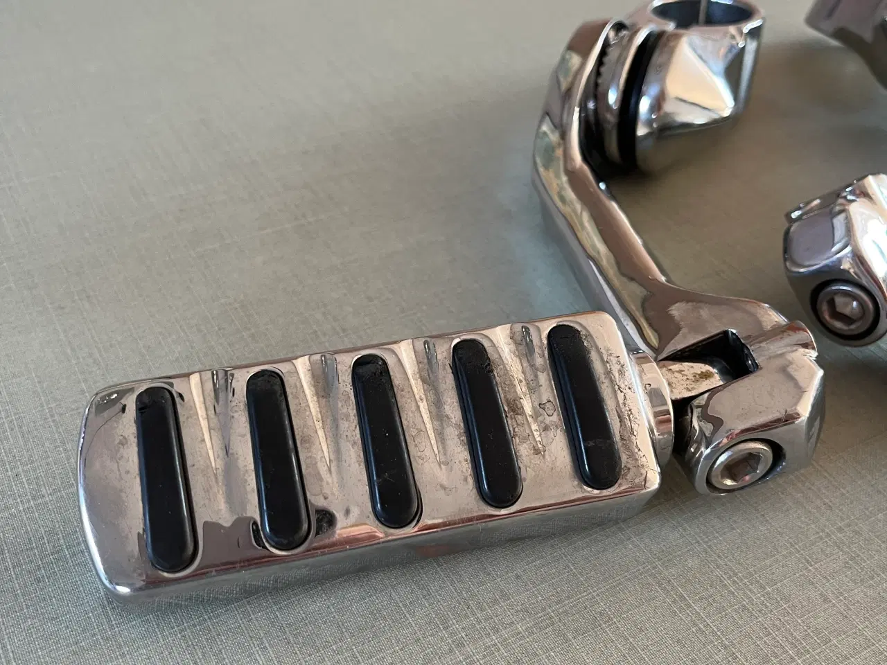 Billede 3 - 2 sæt highway pegs Harley-Davidson