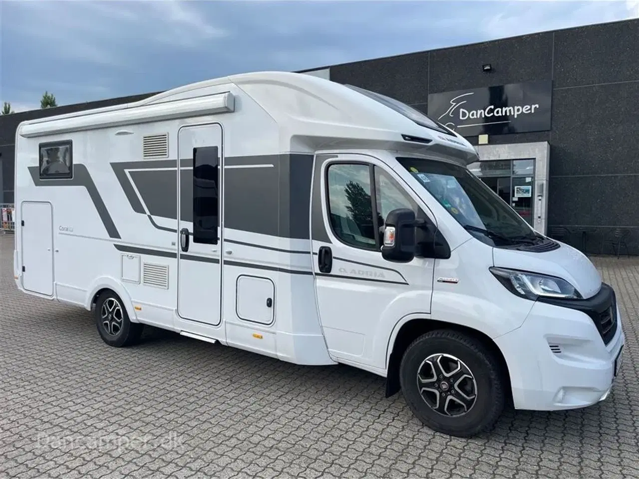 Billede 1 - 2022 - Adria Coral Plus S 670 SL 2 stk. Lithium batterier, solceller, 230 V inverter. Thetford gasovn. 140 HK Aut.gear