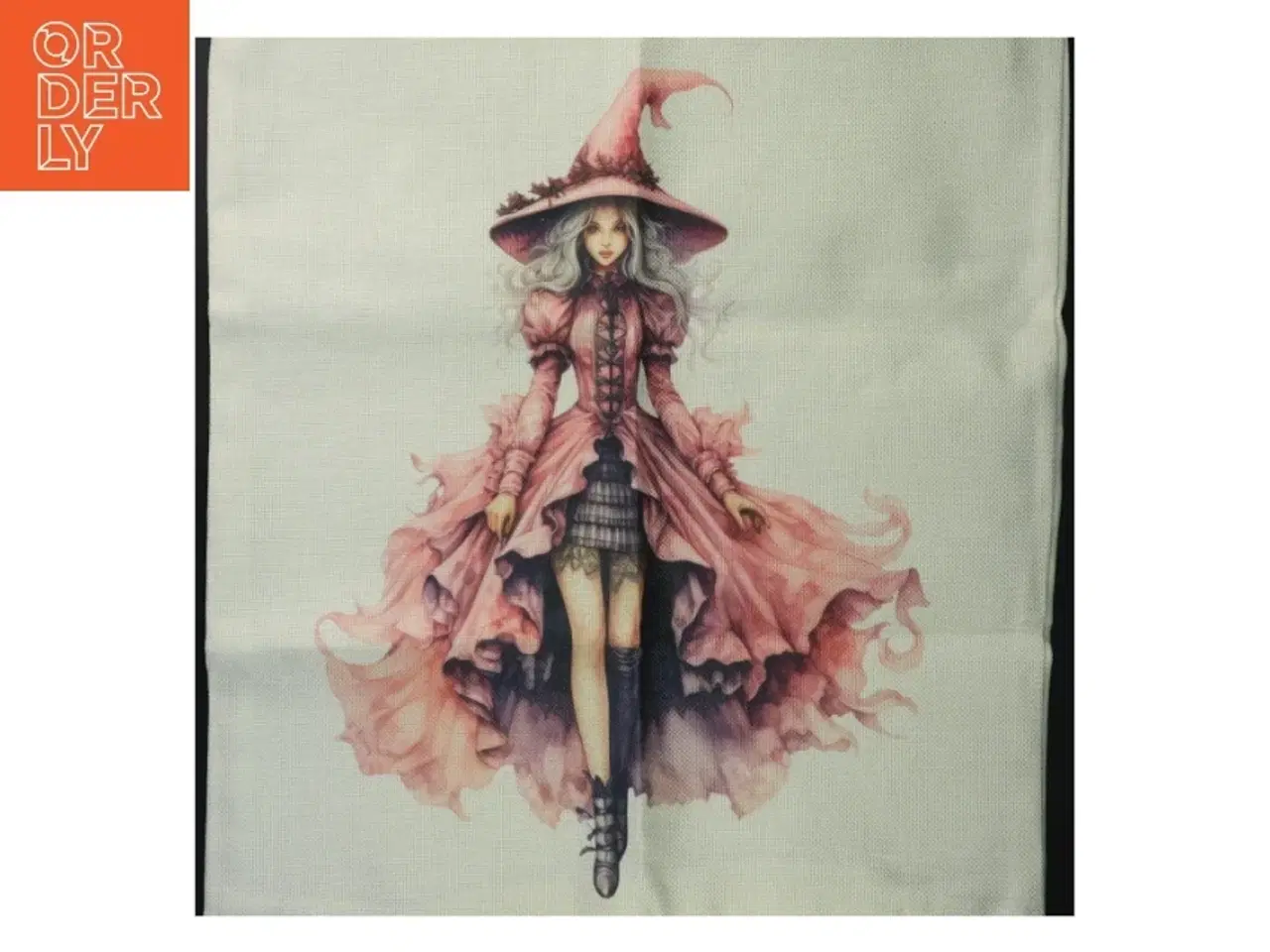 Billede 1 - Tegnet pudebetræk med heksemotiv (str. 46 x. 45 cm)