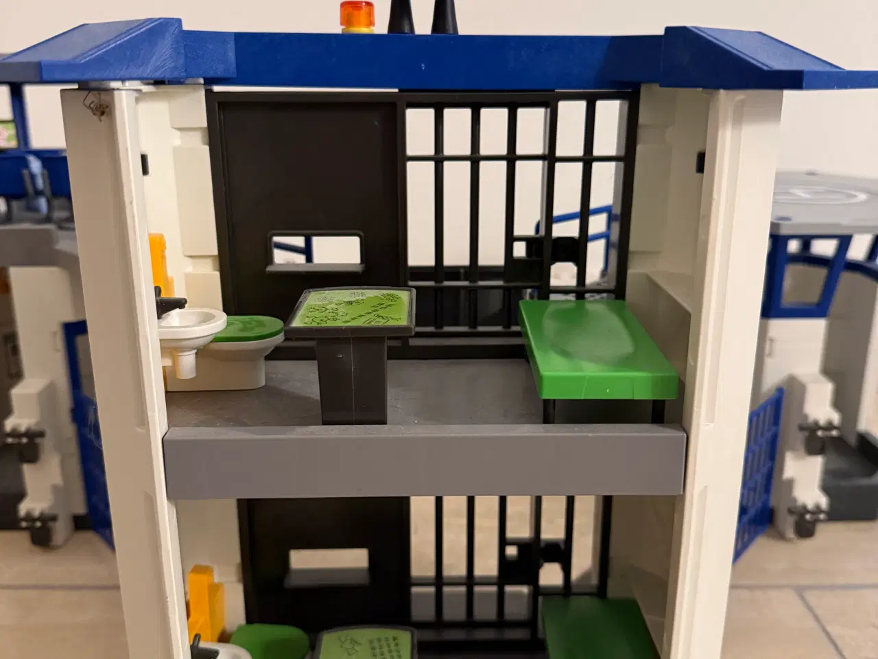 Billede 3 - Playmobil politistation med fængsel