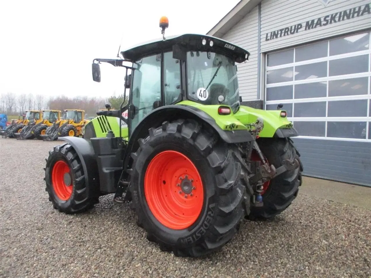 Billede 11 - CLAAS ARION 650 C-matic med frontlift, affjedret foraksel og affjedret kabine.