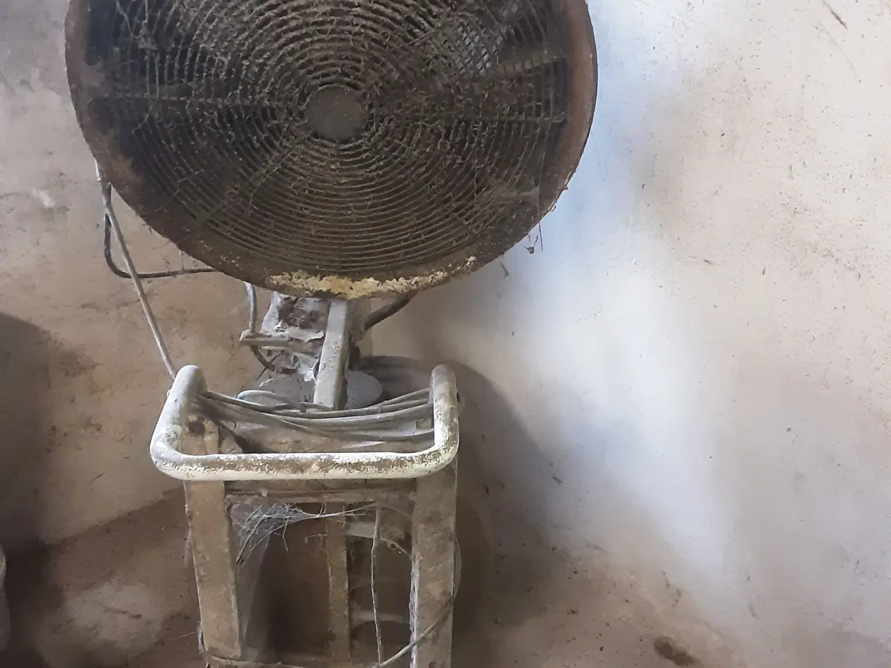 Billede 2 - Forstøver  har været brugt i stald 