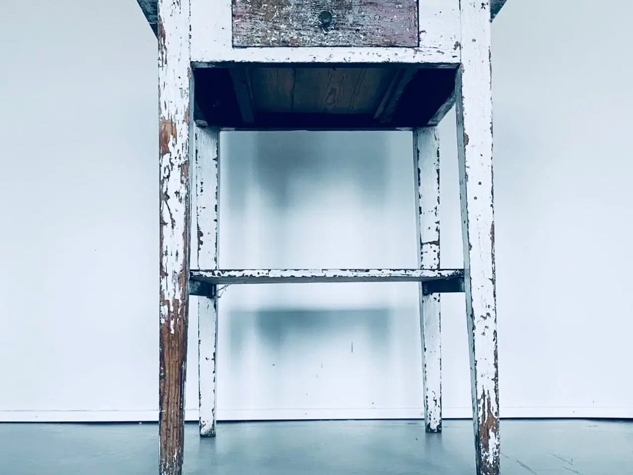 Billede 7 - Dansk boheme bord med udtræk skuffe og hylde