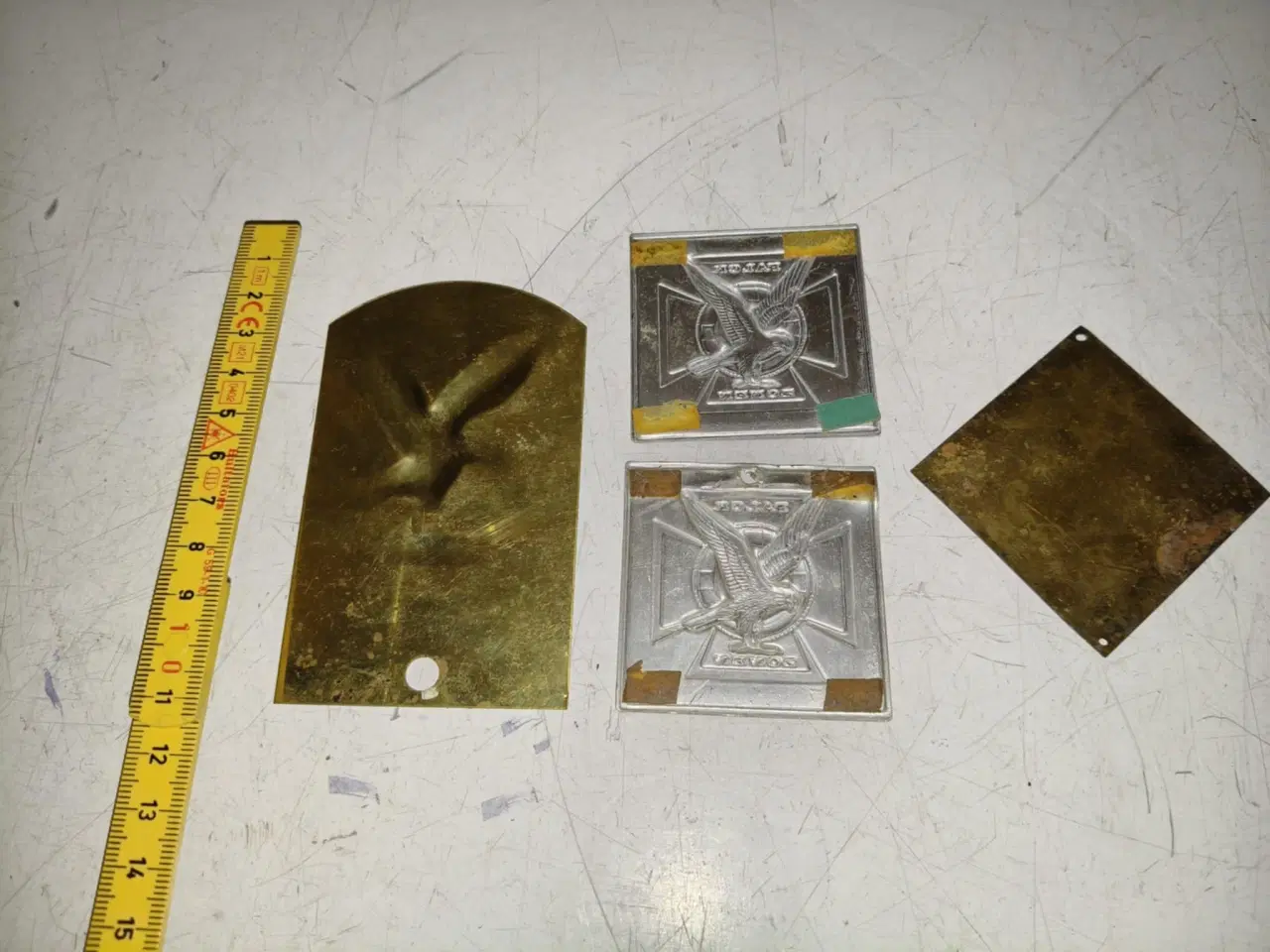 Billede 7 - 4 fine små falck skilte måske til en falck mand